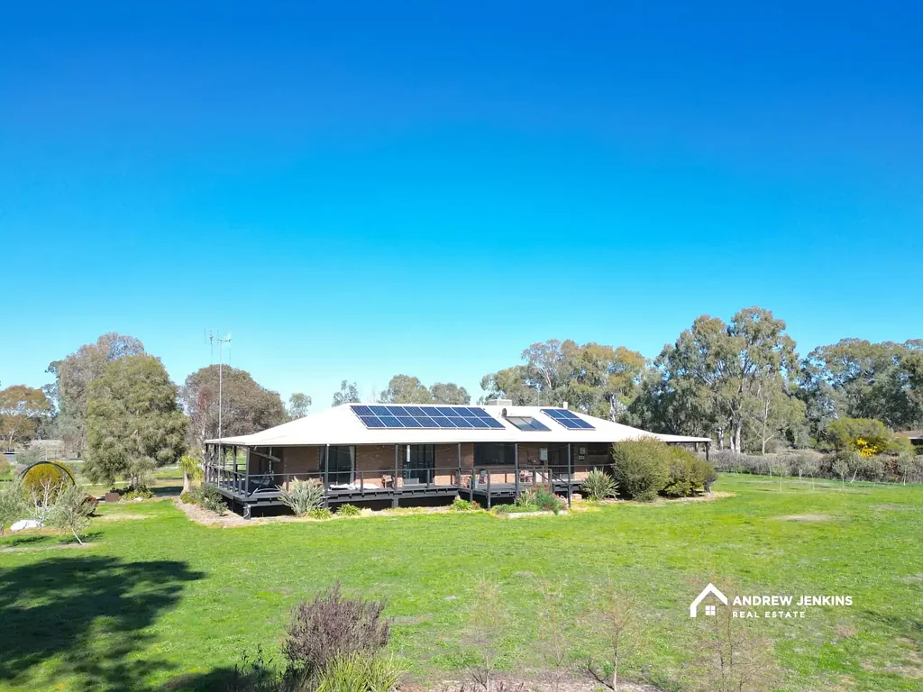 Koonoomoo 4房  27.2-Acre Lifestyle Property with Renovated Family Home & Shedding