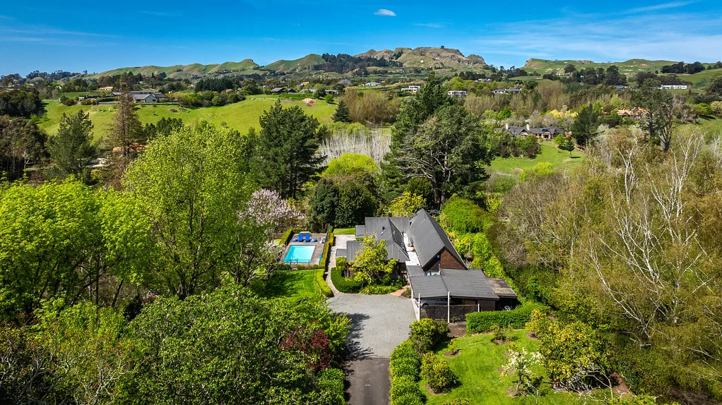Havelock North  Sun-soaked private retreat