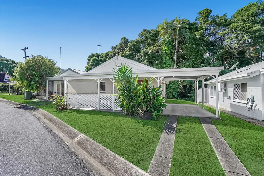 CHARMING TWO BEDROOM VILLA IN SOUGHT AFTER LOCATION!