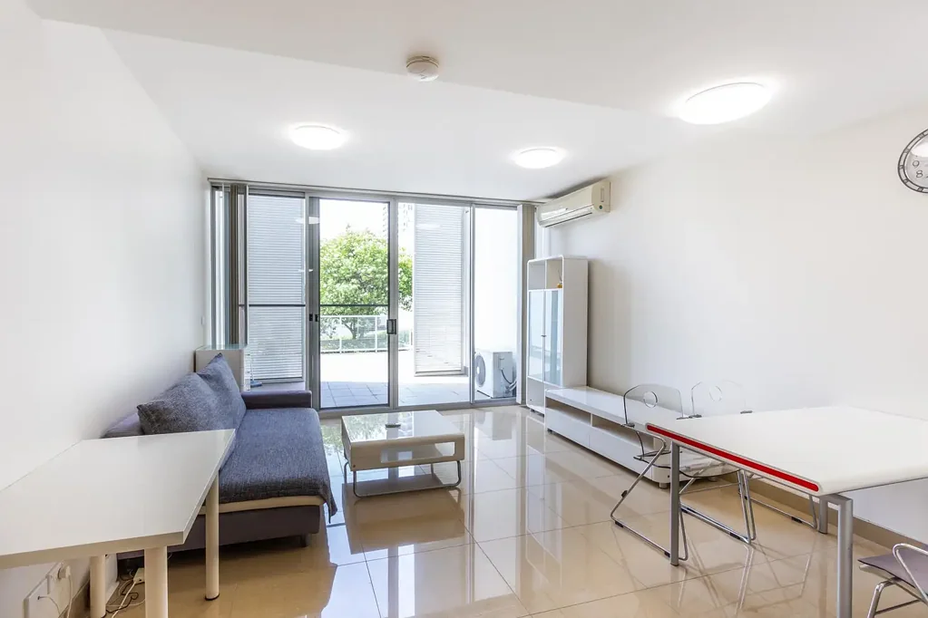 Impressive Furnished Split Level 2 Bedroom Apartment