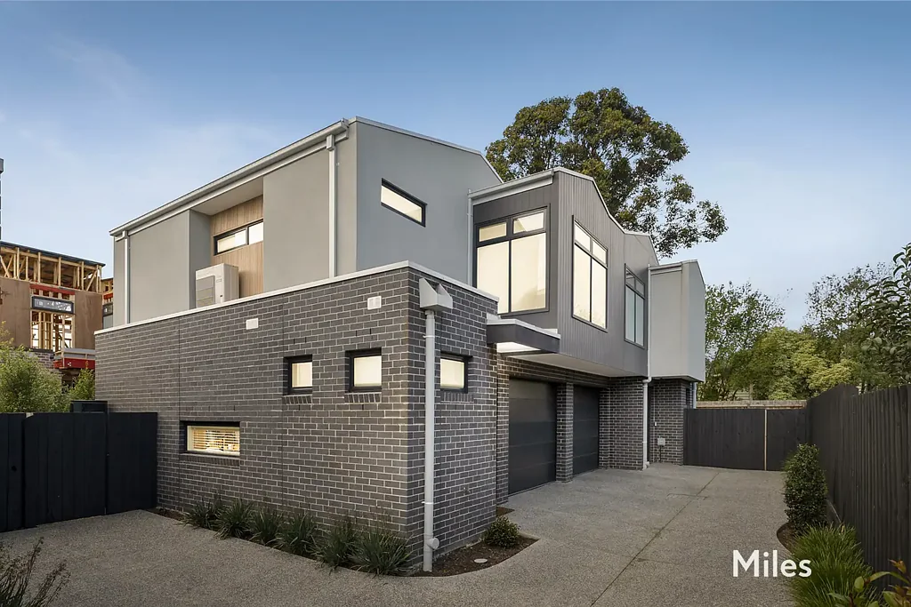 Heidelberg Heights 2 Bedroom Beautiful, Light & Luxurious As-New Oasis