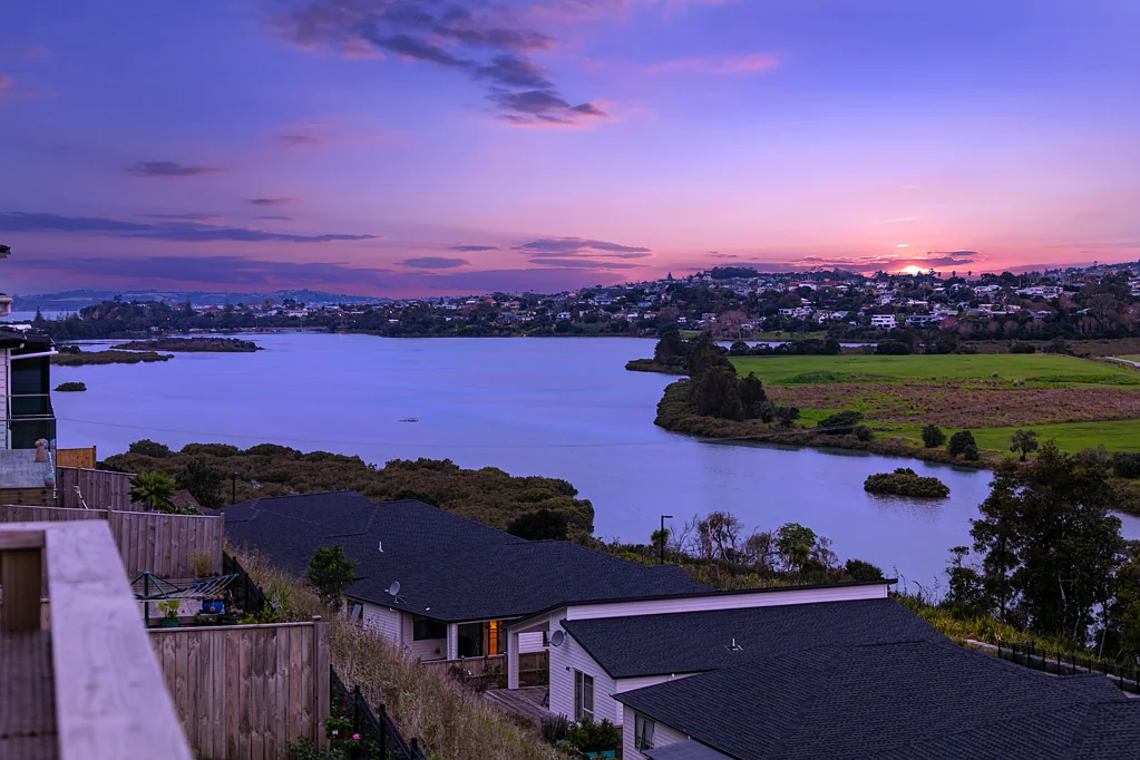 Orewa 5Habitaciones Elevated estuary views, premium location