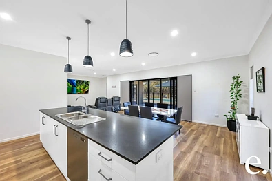 10 Dorron Court, Moore Park Beach, QLD 4670, 4 slaapkamers, 2 badkamers, House