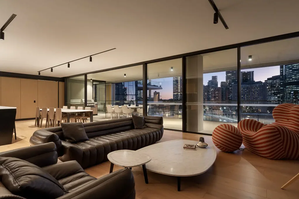 Kangaroo Point 4 Slaapkamer Prestigious Full-Floor 'Walan' Sky-Home with Iconic River and City Views