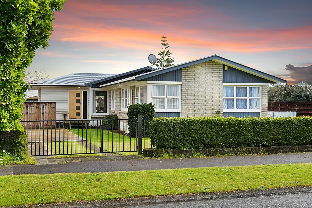 Glenview 4Moenga Solid, Spacious & Seriously for Sale!