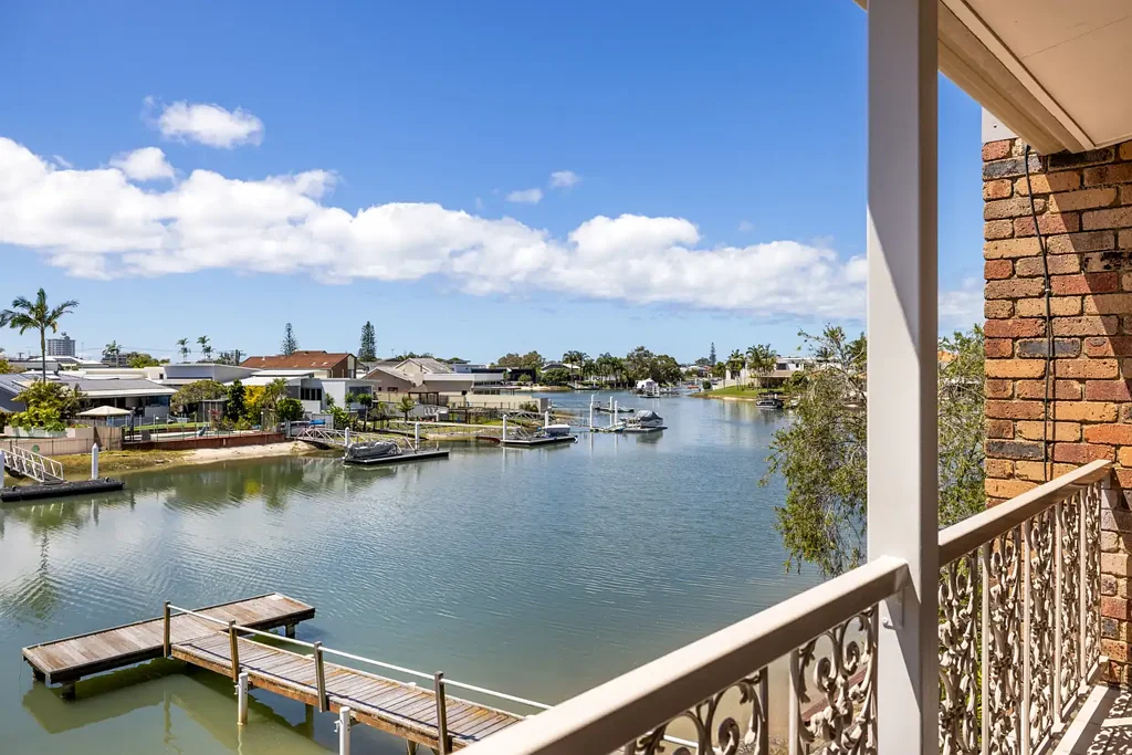 Mooloolaba 2Kwarto Turnkey Waterfront Townhouse only 13 minute walk to Queensland's Best Beach