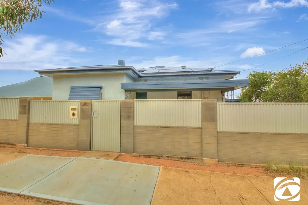 Broken Hill 5 Bedroom 5 BEDROOMS