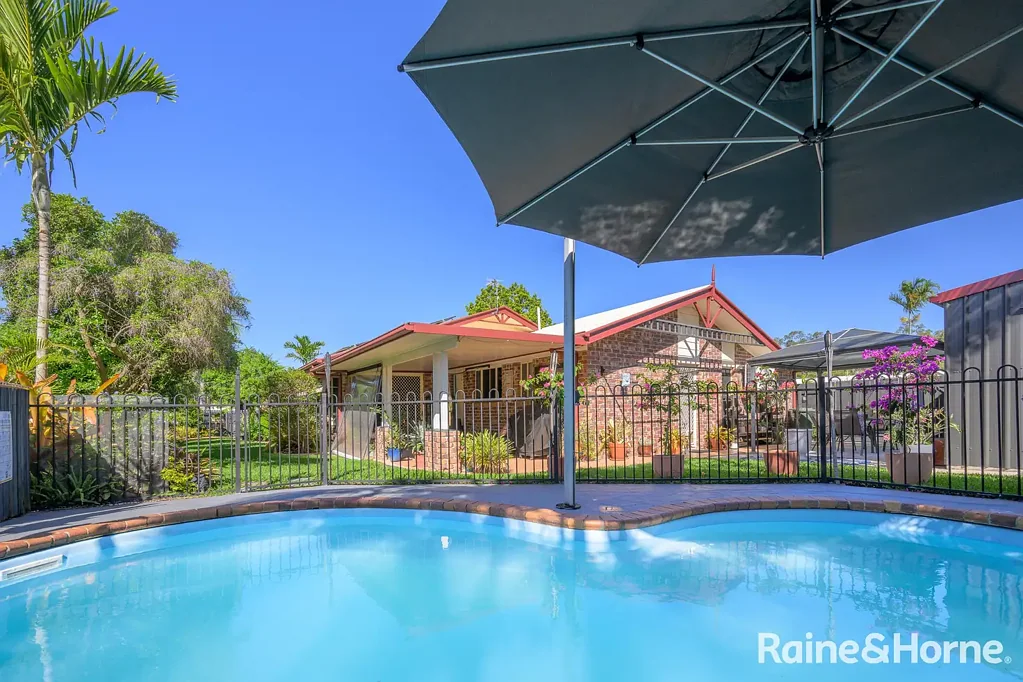 2 Barrine Close, Clinton, QLD 4680