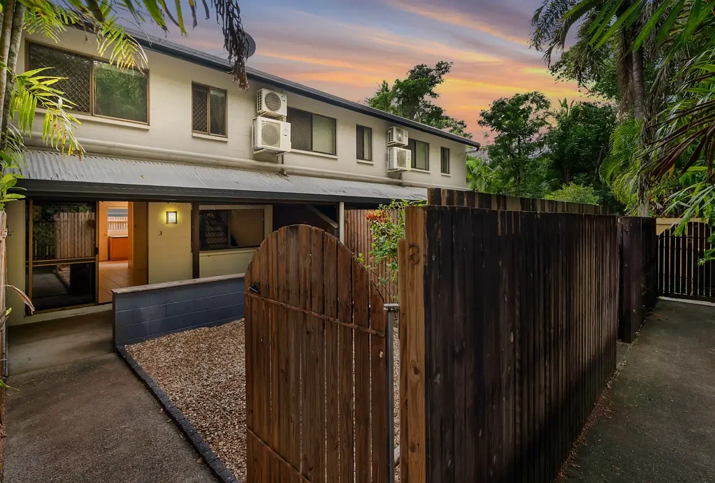 PRACTICAL TWO BEDROOM TOWNHOUSE WITH PRIVATE COURTYARD