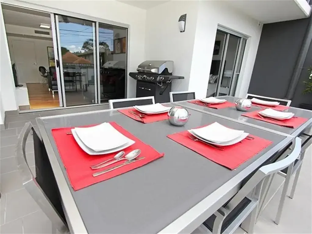 Beautiful 2 bed 2.5 bath in Toowong