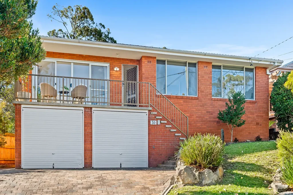 Wheeler Heights 3 Bedroom North-to-Rear Family Home Backing onto Grasmere Reserve