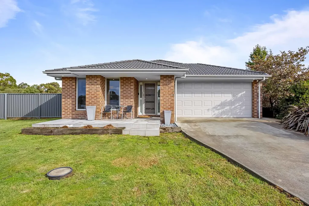 Ballan 4房  A Spacious Family Haven on a Generous Allotment of Approximately 1200m²