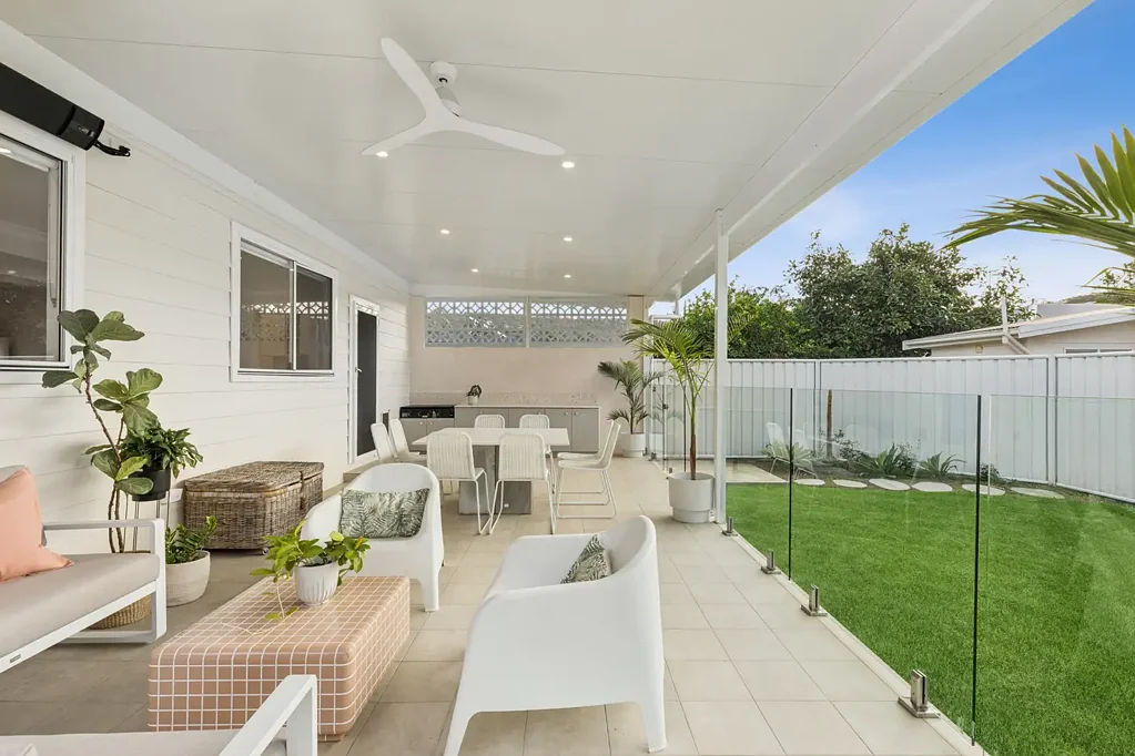 Umina Beach 3chambre Renovated home, studio and approved DA for pool