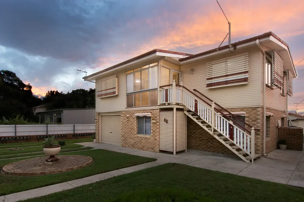 Aspley 3Kwarto Freshly Updated Family Starter with Side Access & Shed