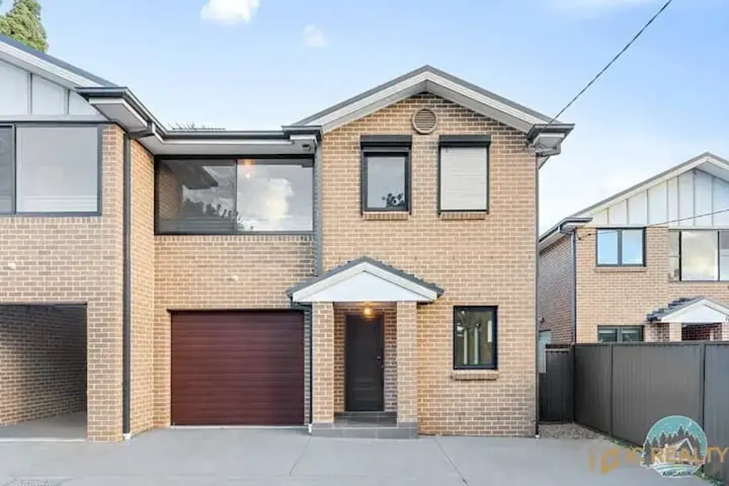 Stunning Contemporary 4-Bedroom Duplex in Carlingford