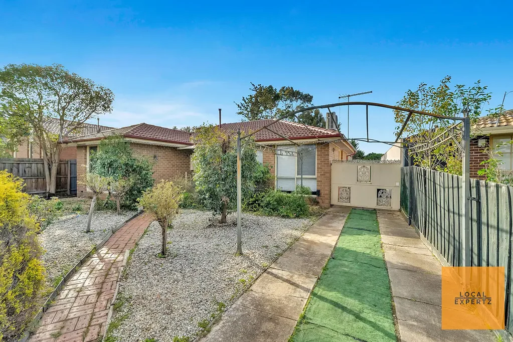 Charming & Spacious Family Home in Heart of Melton!
