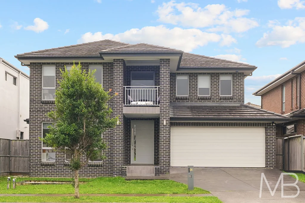 North Kellyville 5房 宽敞五卧三卫 安全两车位 garage 智能布局 流畅空间 家庭友好学区 便捷Metro西北网络 Modern Family Grandeur Meets Ultimate Convenience in the Heart of North Kellyville