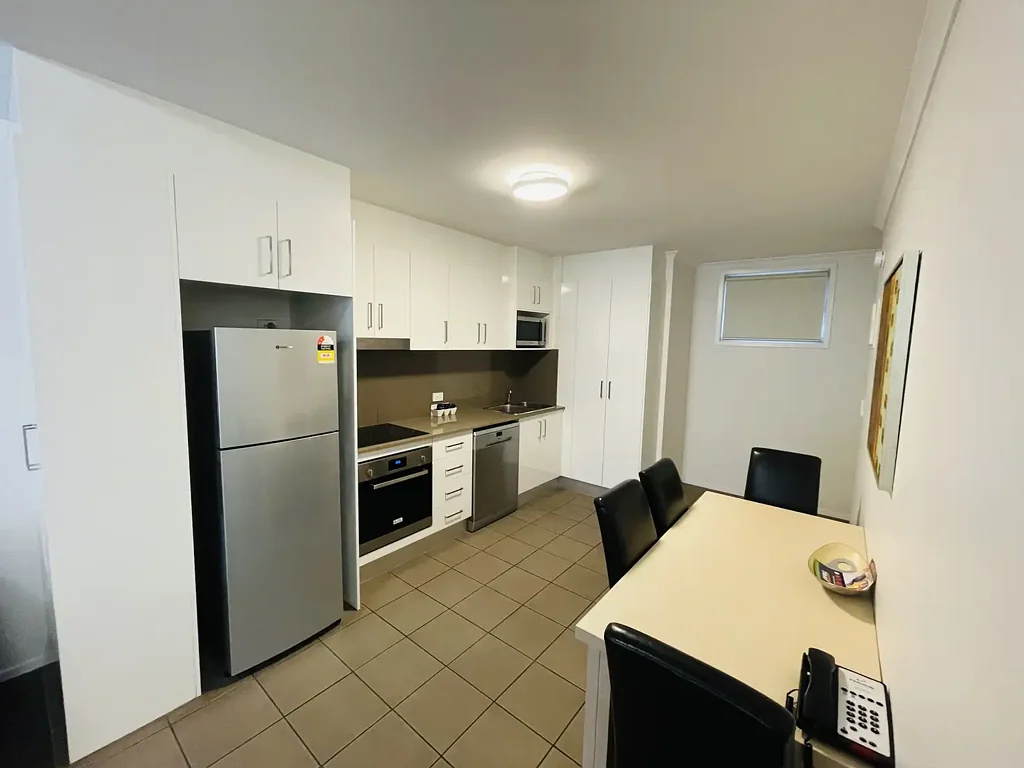 FURNISHED 2 BEDROOM EXECUTIVE STYLE APARTMENT LOCATED IN THE CENTRE OF TOWN!