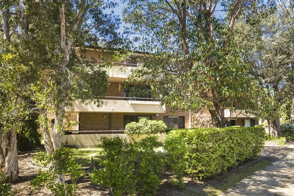 Hornsby 2ห้องนอน Spacious First Floor Apartment in Ultra-Convenient Location