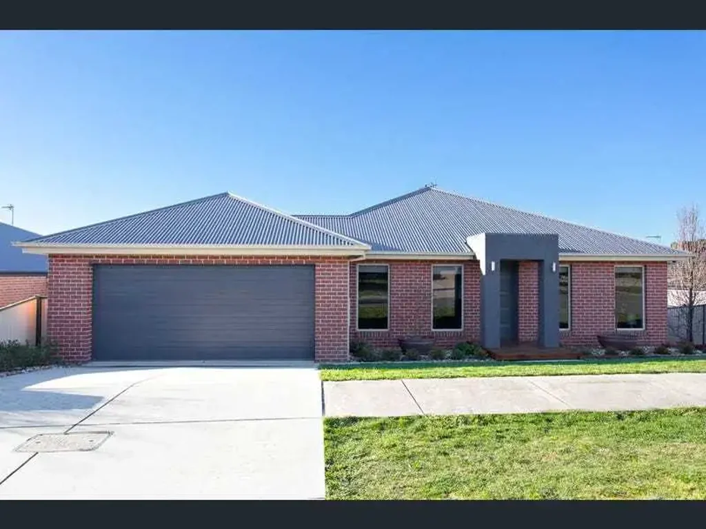 Superb family home with trailer/caravan access