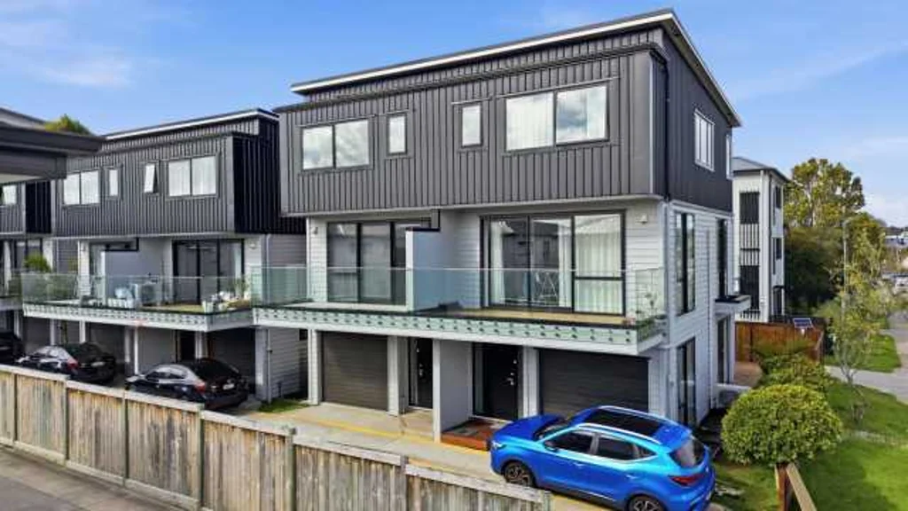 Henderson 4 Bedroom 4 Beds, 3.5 Baths – Space for Everyone