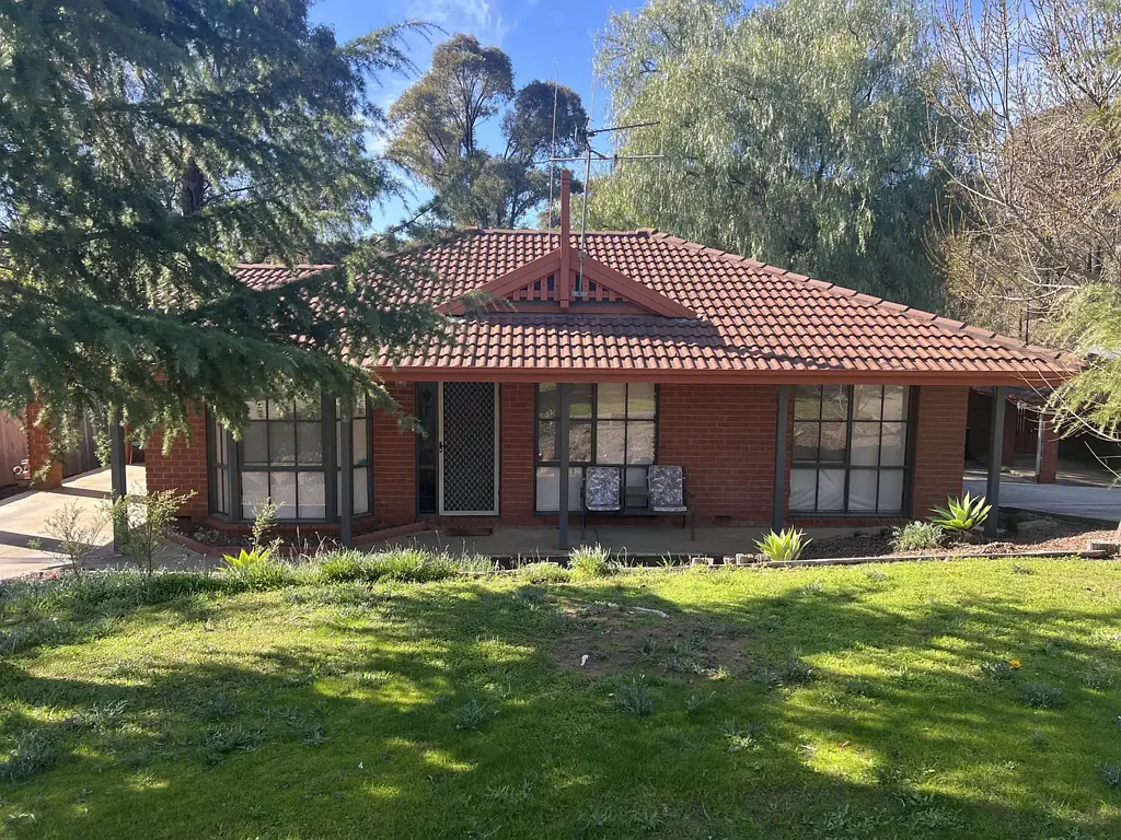 Unit 1/48 Happy Valley Rd, Ironbark, VIC 3550