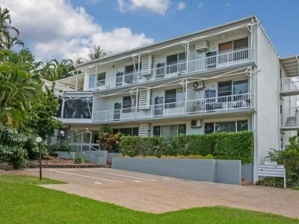TIDY UNIT IN PERFECT LOCATION
