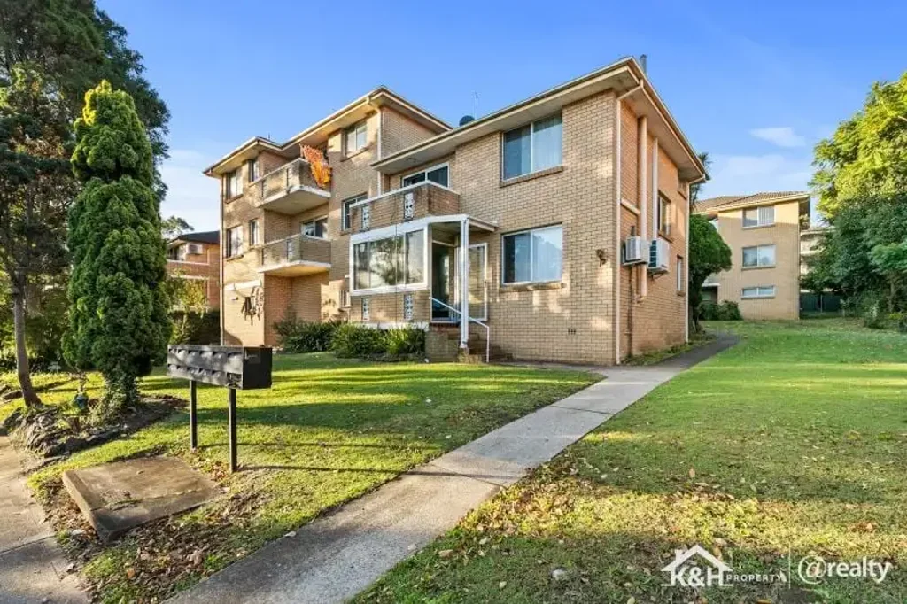 Wiley Park 3 Bedroom Spacious 3-Bed Haven with 2 Balconies For Sale in Wiley Park