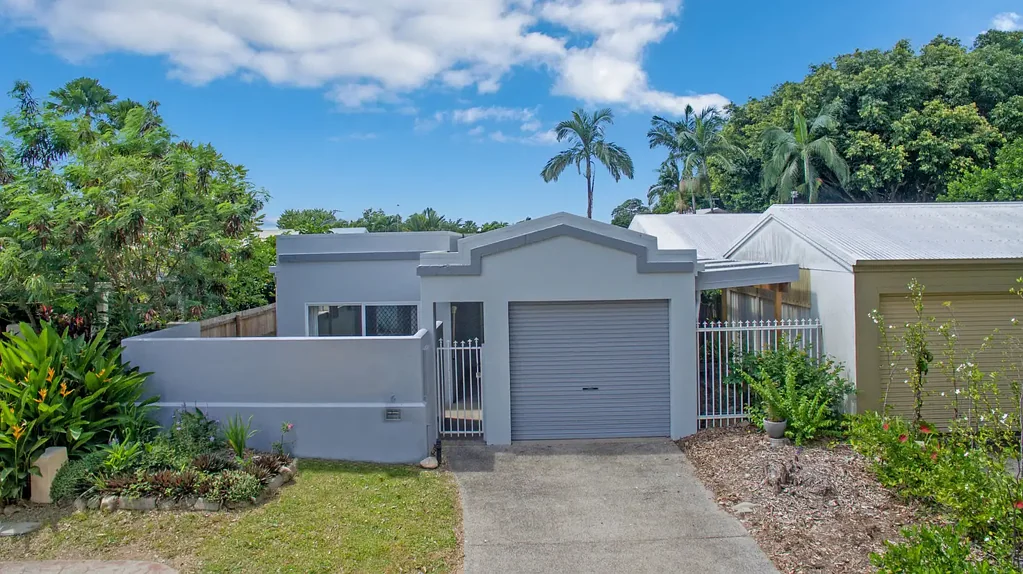 3 bedroom home with Pool