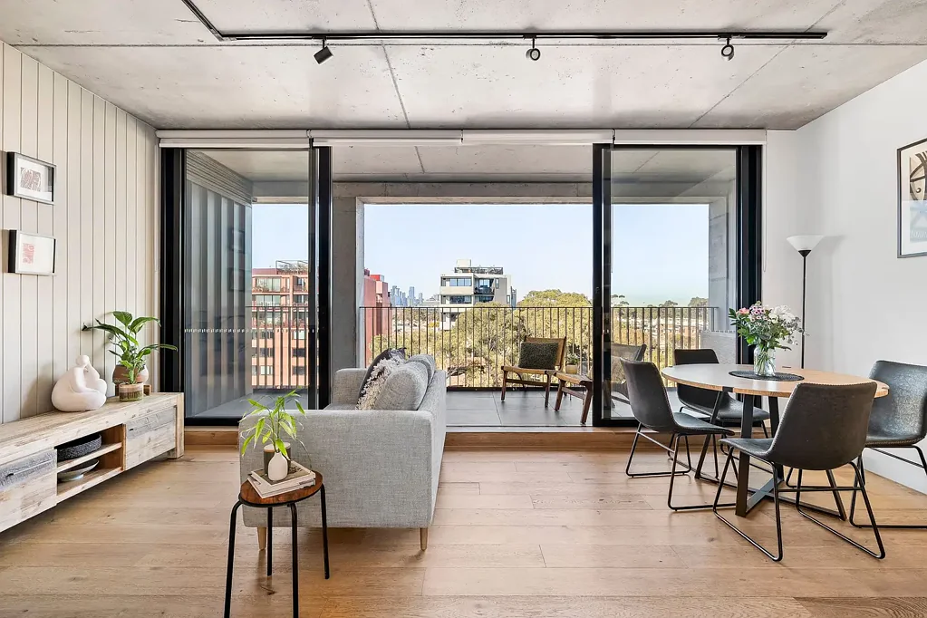Brunswick 2 Bedroom Modern Appeal, Buzzing Locale