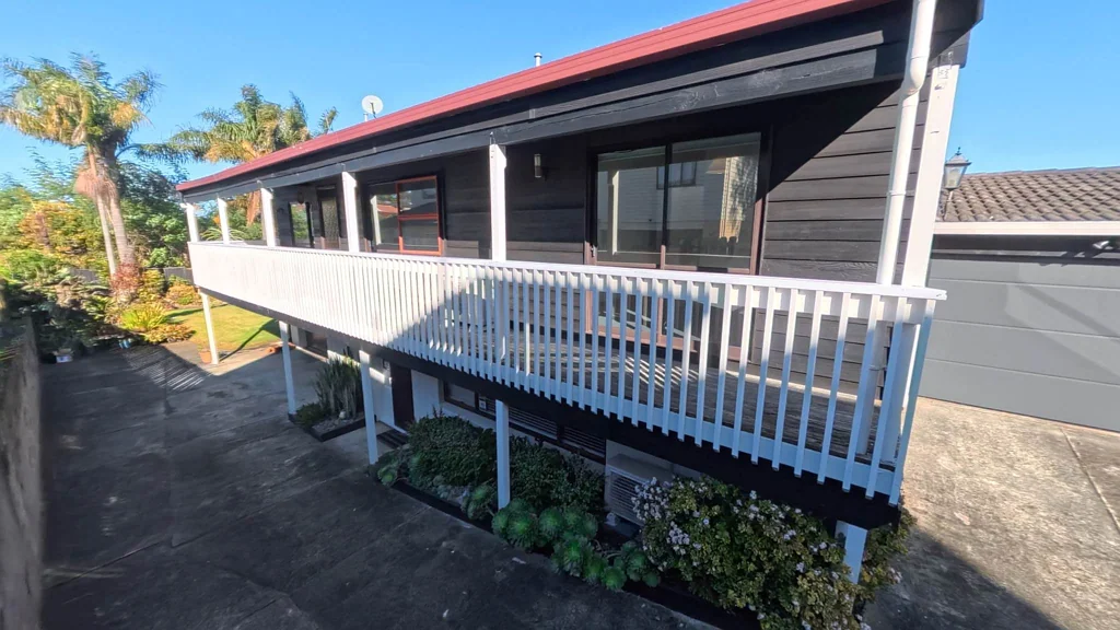 Spacious 4-Bed Family Haven in Mt Roskill – La...