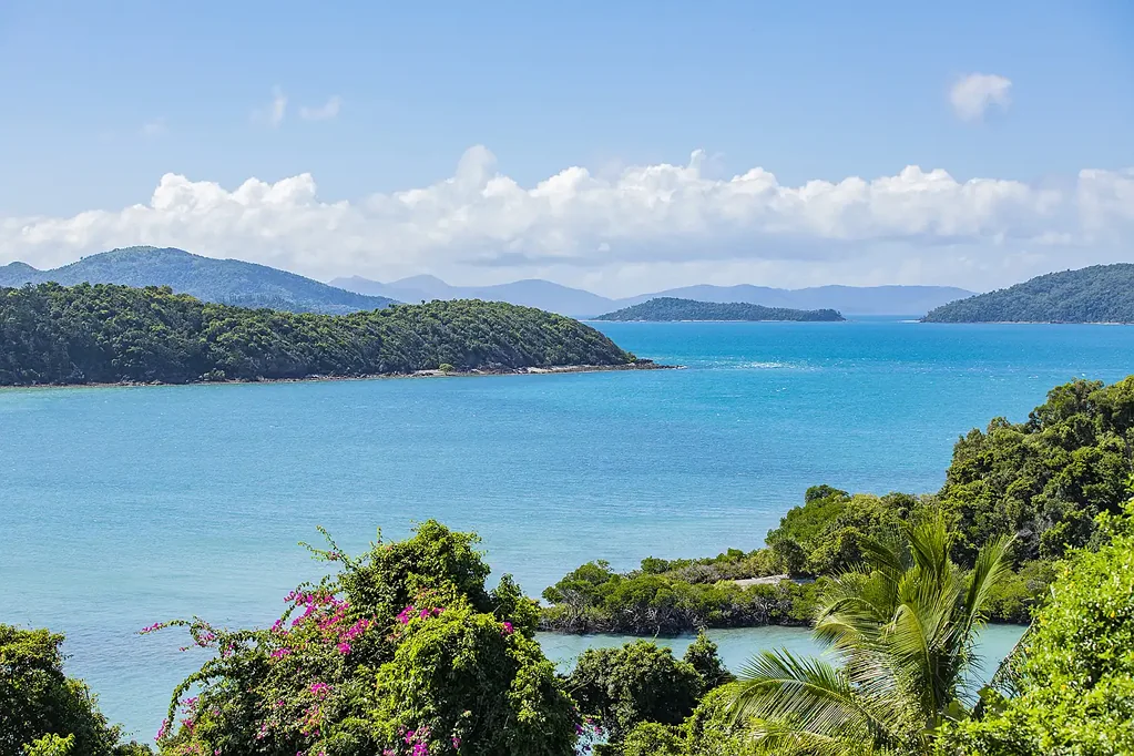 Shute Harbour 4ਬੈੱਡਰੂਮ THE TROPICAL HOUSE WHITSUNDAYS | Waterfront, Character & Whitsunday Living