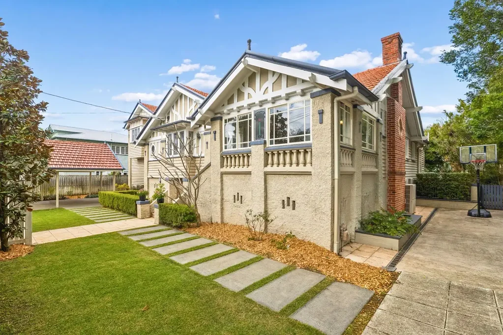 Graceville 4 Slaapkamer TIMELESS CALIFORNIAN BUNGALOW ELEGANCE MEETS REFINED LUXURY IN A BLUE-CHIP LOCATION