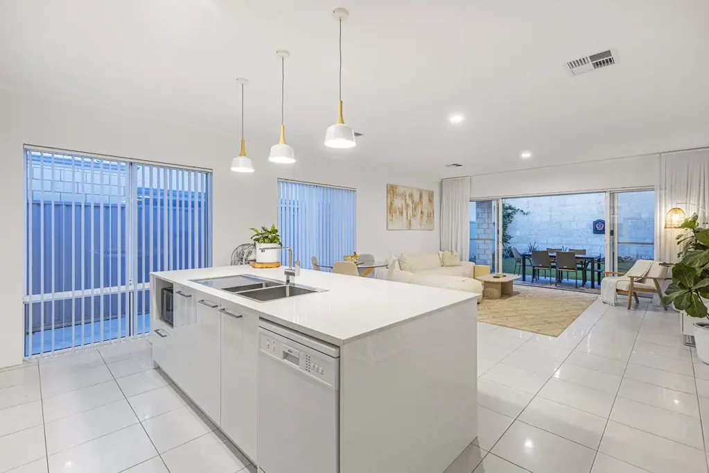 Sinagra 4 Bedroom Near New Home in the heart of Garden Park Grove