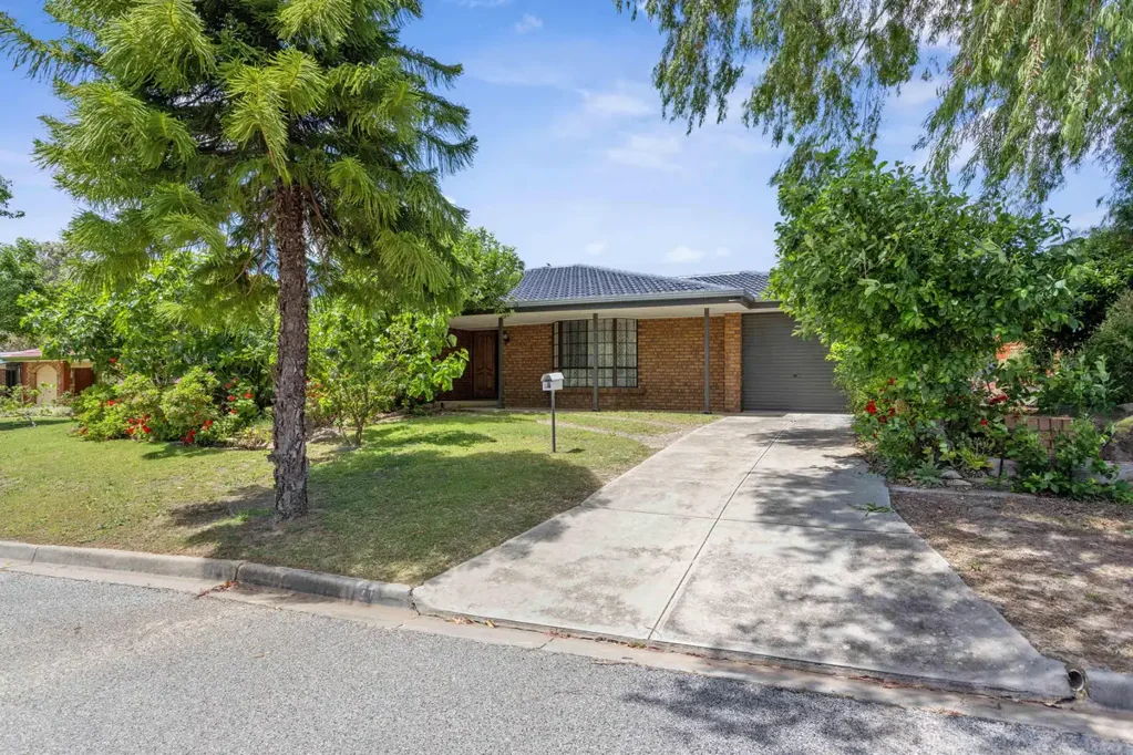 Fairview Park 3部屋 An Exceptional Opportunity in a Desirable Fairview Park Pocket