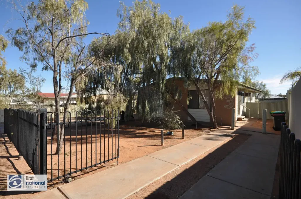 Port Augusta 6ਬੈੱਡਰੂਮ Investor Opportunity – 3 Units on One Title with Strong Rental Return