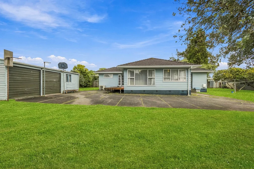 Mangere East 4Kwarto Must Sell Auction: Big Land, Massive Potential!