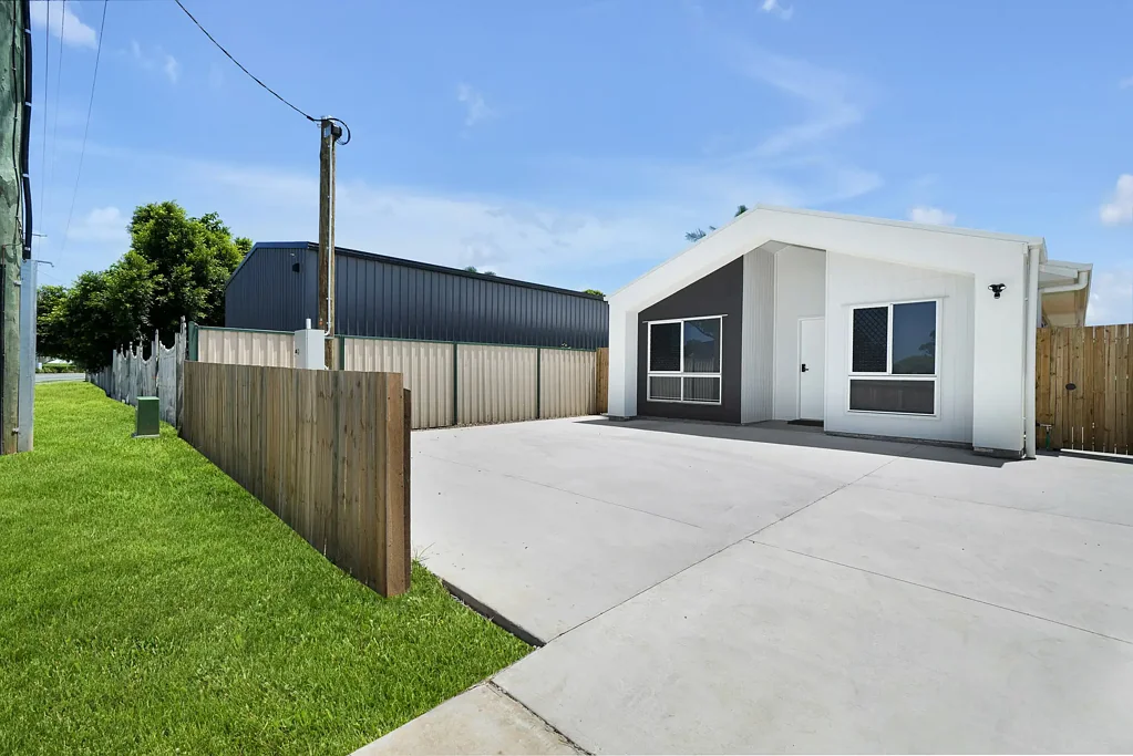 Morayfield 5chambre $1950/week Rooming house with 5 courtyards