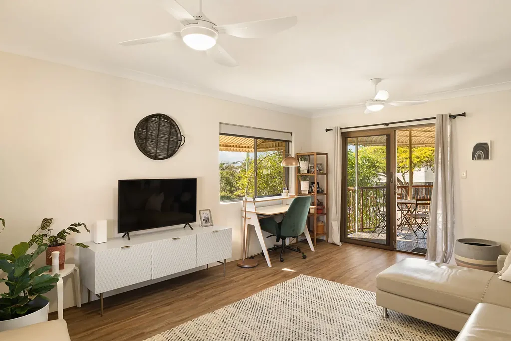 Clayfield 2Zimmer Split-Level Living with Space, Character and Leafy Outlooks