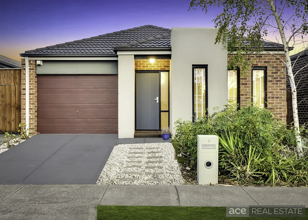 8 Malibu Boulevard, Point Cook, VIC 3030