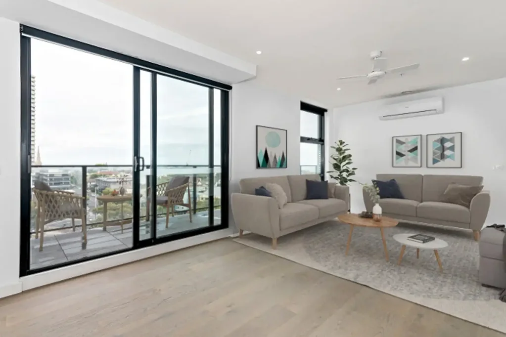 1 BEDROOM APARTMENT CLOSE TO ALL THE ACTION!