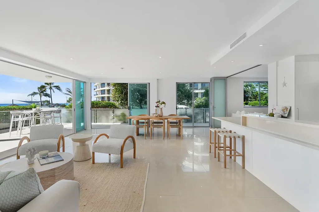 Tugun 4房  Rare Beachside Sanctuary: Entire Ground Floor Residence with Private Pool