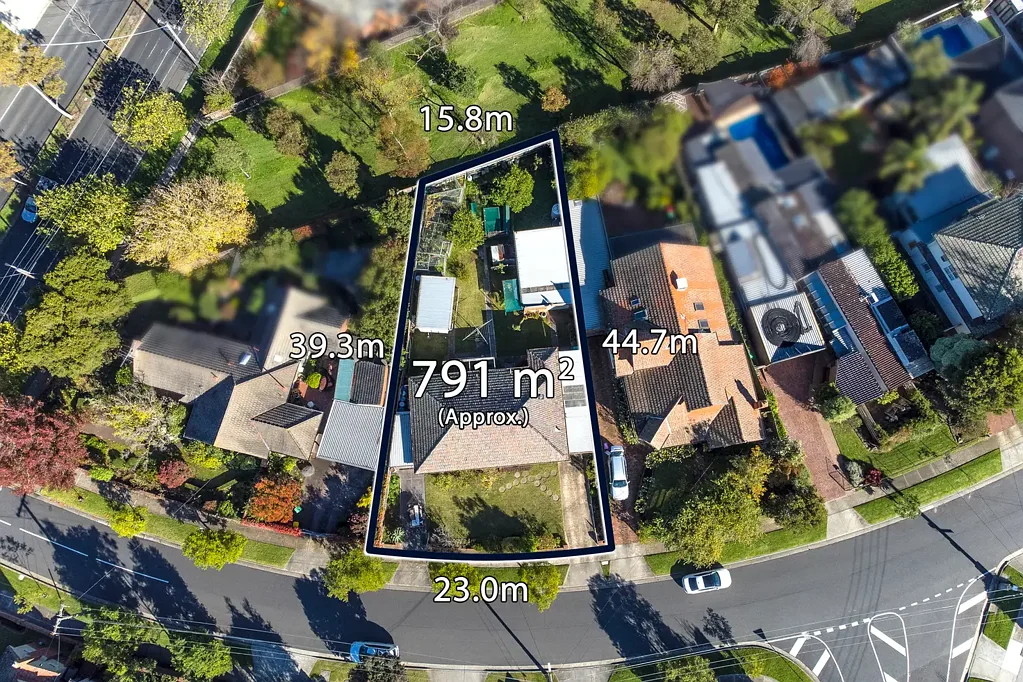 1 Balmanno Crescent, Strathmore, VIC 3041