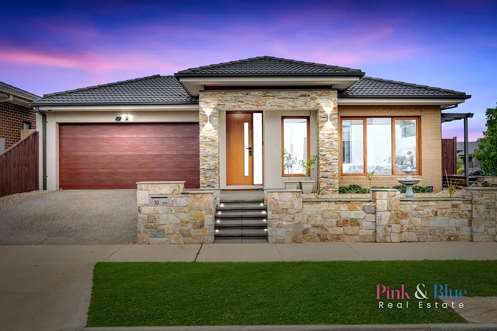 Rockbank 4 Bedroom "Double the Luxury with Two Ensuites and a Facade That Makes a Statement!"