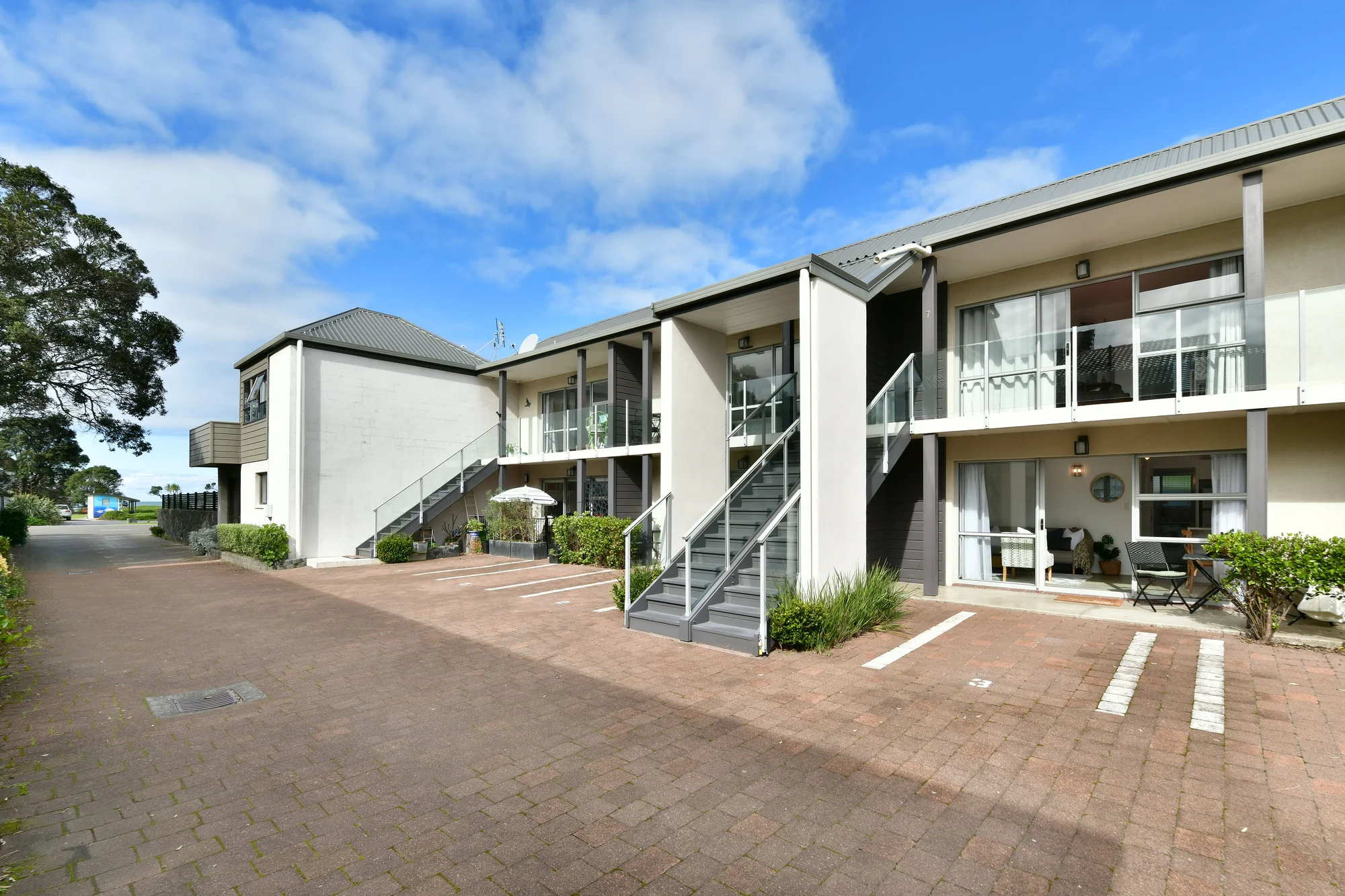 Orewa 1 Bedroom Double the Opportunity, Steps from the Sand!