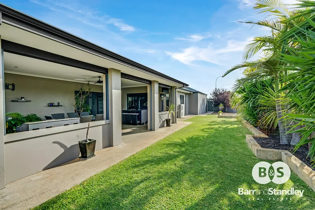 25 Peninsula Lakes Drive, Eaton, WA 6232