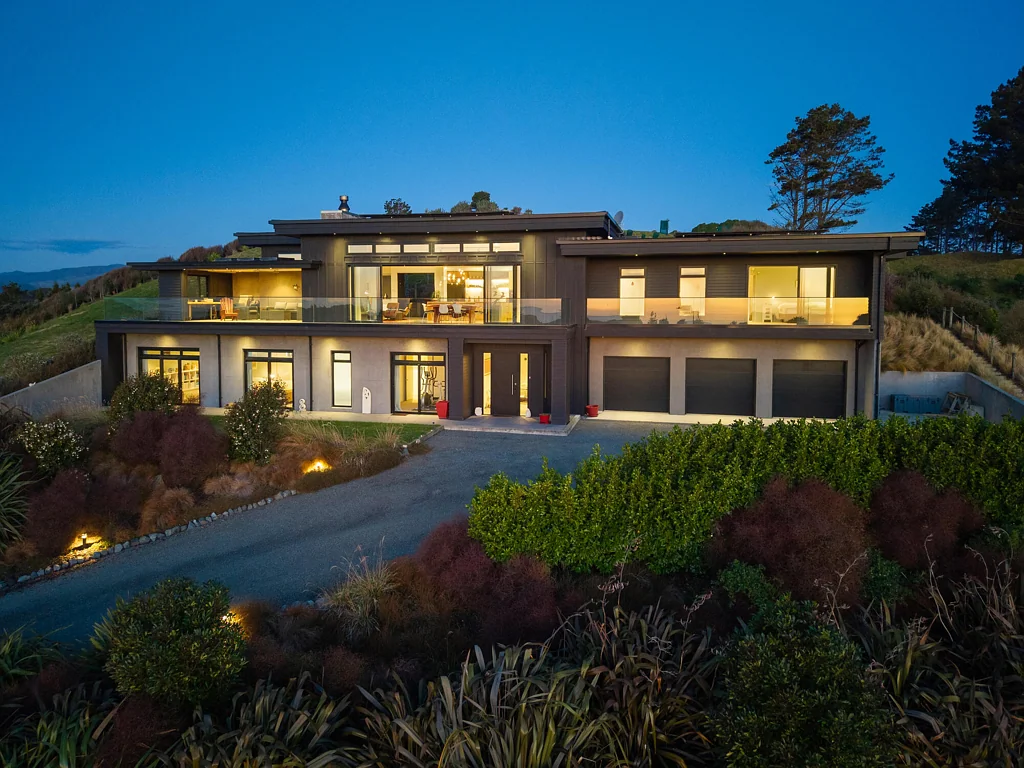 Te Horo 4 Bedroom BENEATH PAINTED SKIES