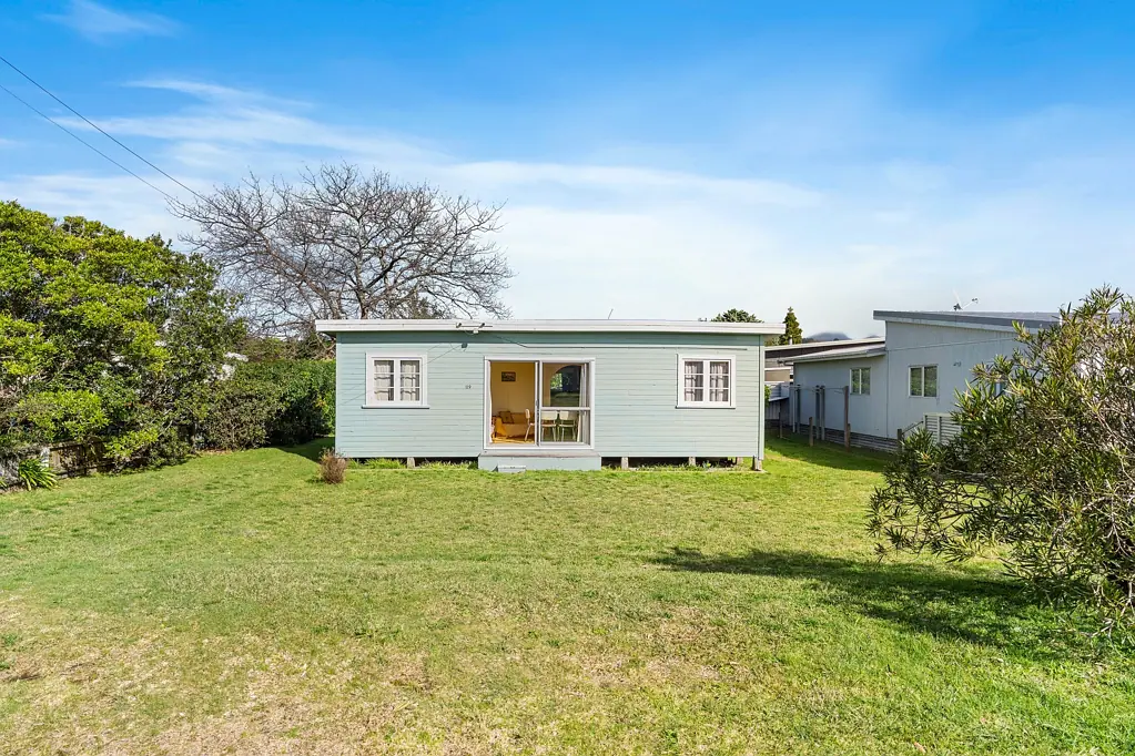 Whangamata 2房  Original Bach, Renovate or Develop?