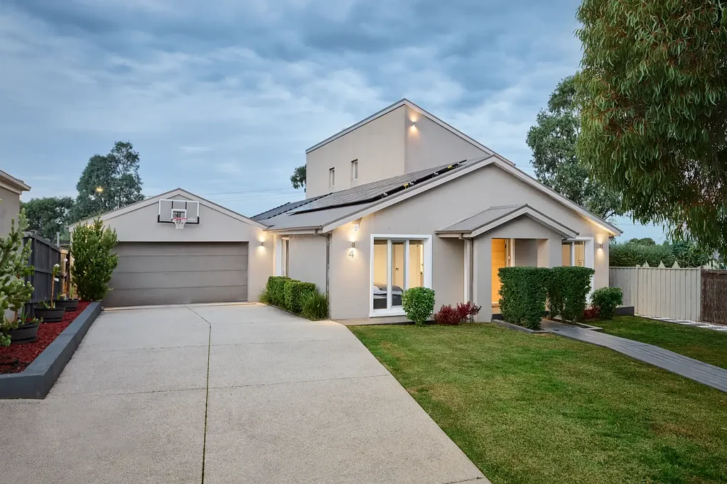 Berwick 5 Bedroom Luxurious Design with Premium Lifestyle, Poolside Paradise and Ultimate Positioning.