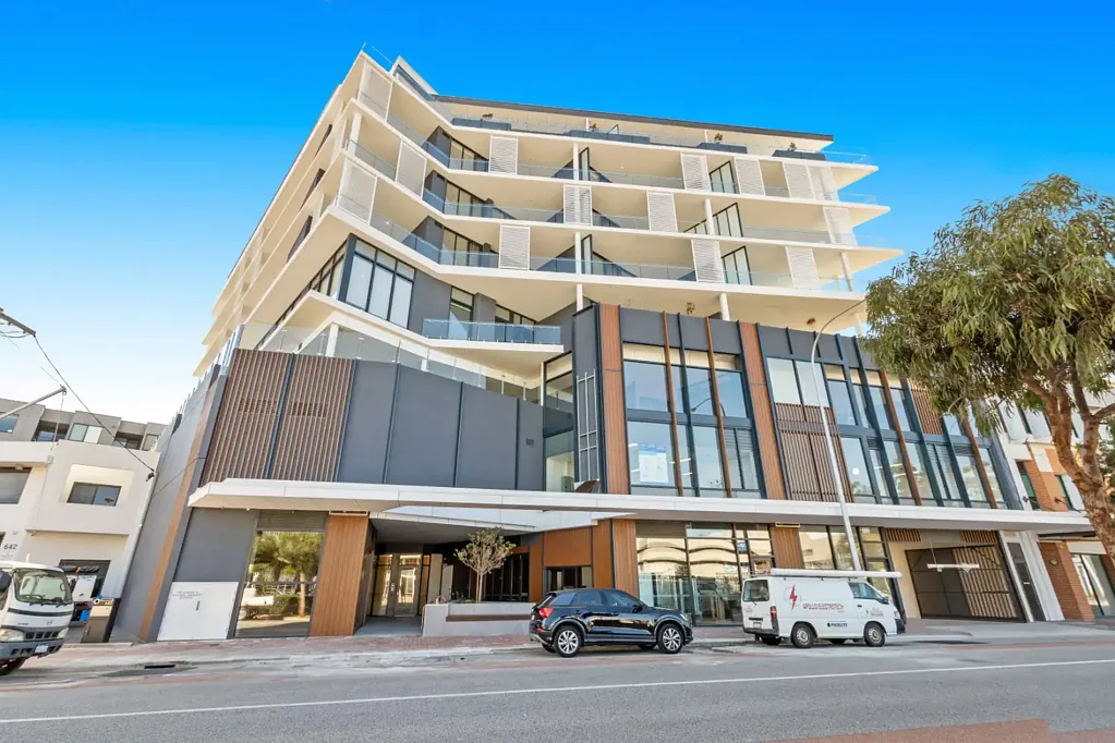 LUXURIOUS LIVING - INSIDE AND OUT!!